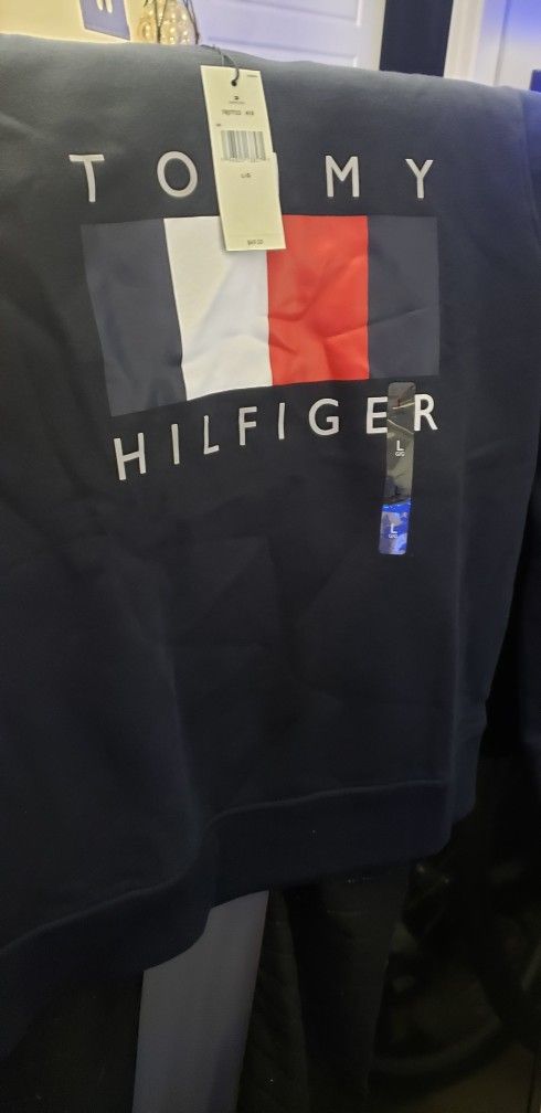 Tommy Hilfiger Sweater And Belt