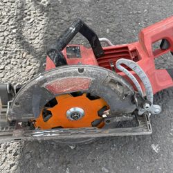  Milwaukee M18 FUEL 18V Lithium-Ion Cordless 7-1/4 in. Rear Handle Circular Saw