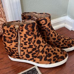  Inner Heel Faux Suede Booties