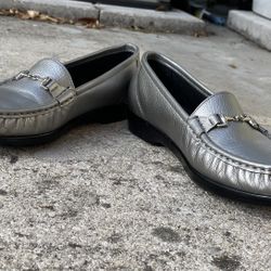**NWOT** SAS Tripad Comfort Series Loafer - Women’s 7.5 N - Silver - Horse-bit 