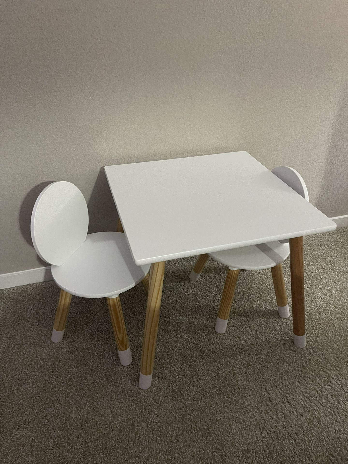 Kids Table & Chairs