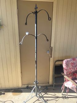 Heavy duty metal plant stand