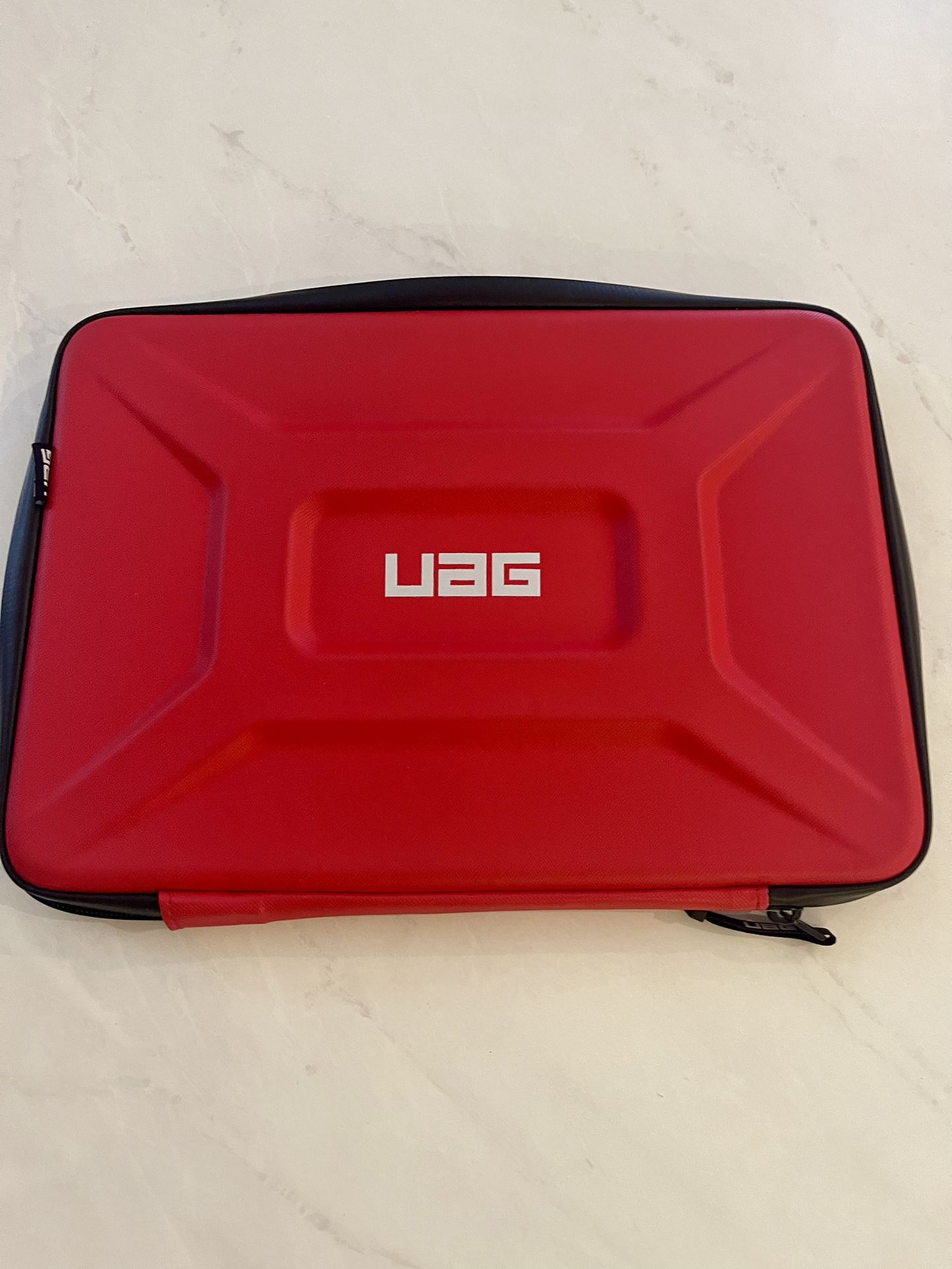 ***Brand New***MEDIUM SLEEVE WITH HANDLE - FITS 13" LAPTOPS/TABLETS