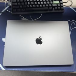 Selling Apple MacBook Pro 