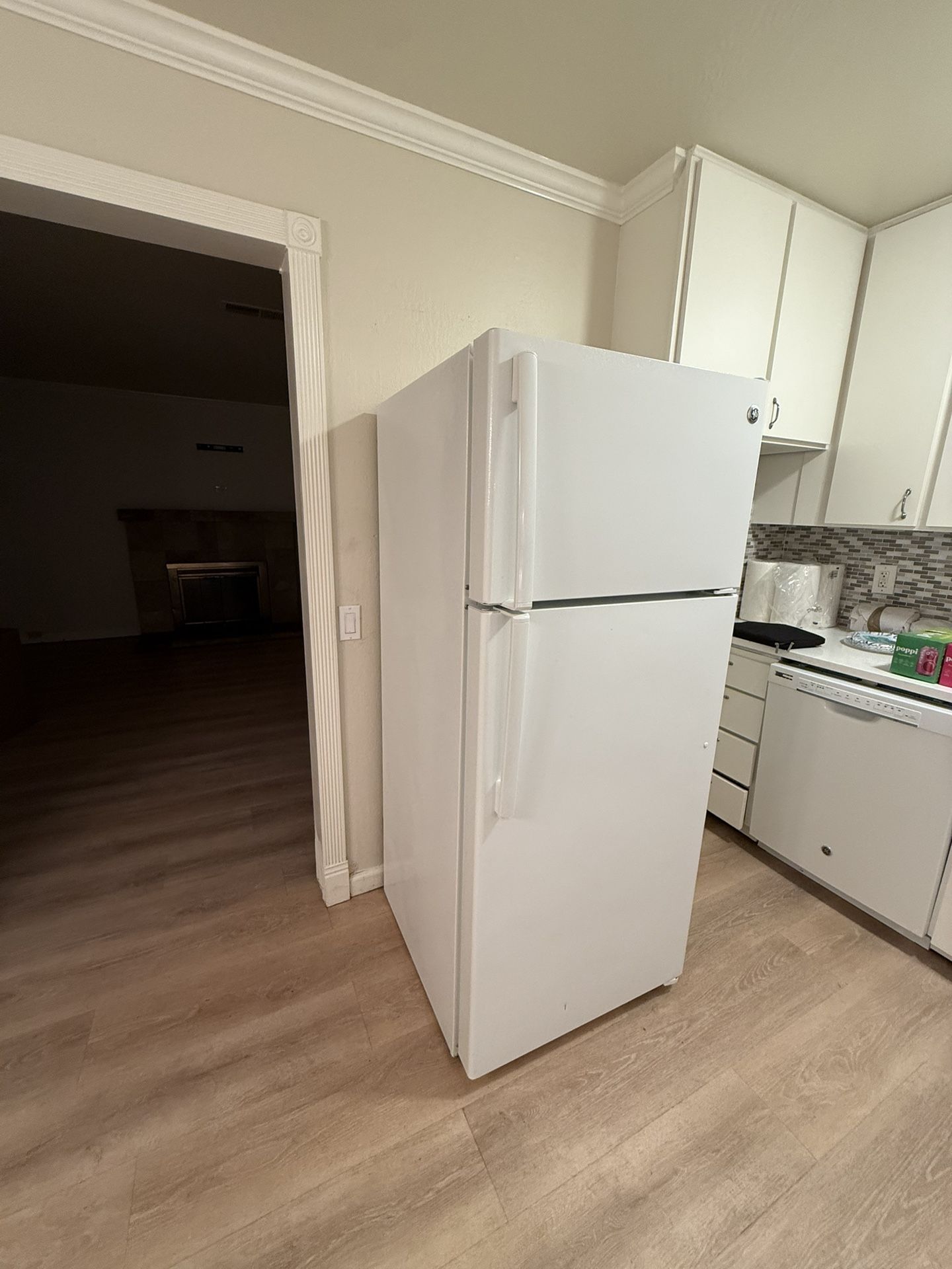 GE Top Freezer Refrigerator