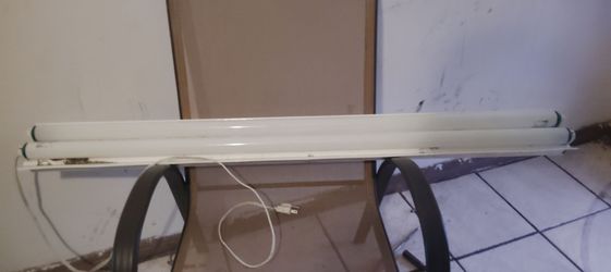 4ft 2 bulb fluorescent light fixture.
