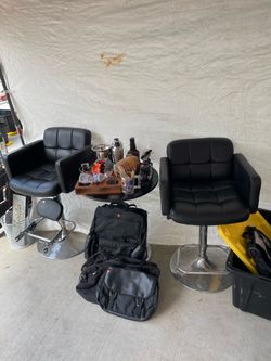 2 bar stools