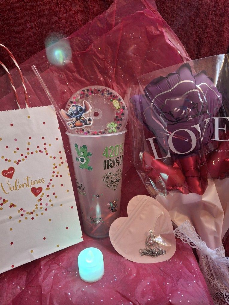 CUSTOM CUPS 😍
🥰VALENTINE'S DAY CUP GIFT SET
❤️🔥Custom Made to Order❤️🔥