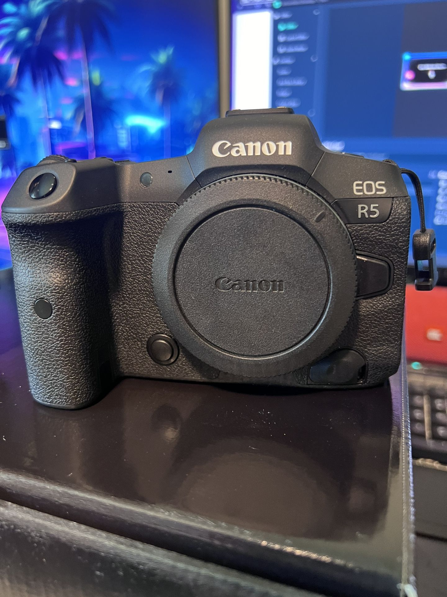 Canon R5 With RF 24-105mm lens 