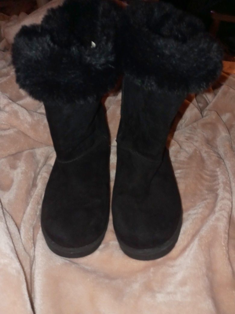 Womens SO Boots .. Black. Size 7.5 