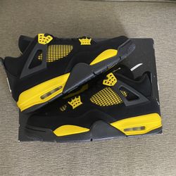 Air Jordan 4 Retro Thunder