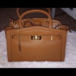 BNWT Michael Kors Medium Sized Pocket 