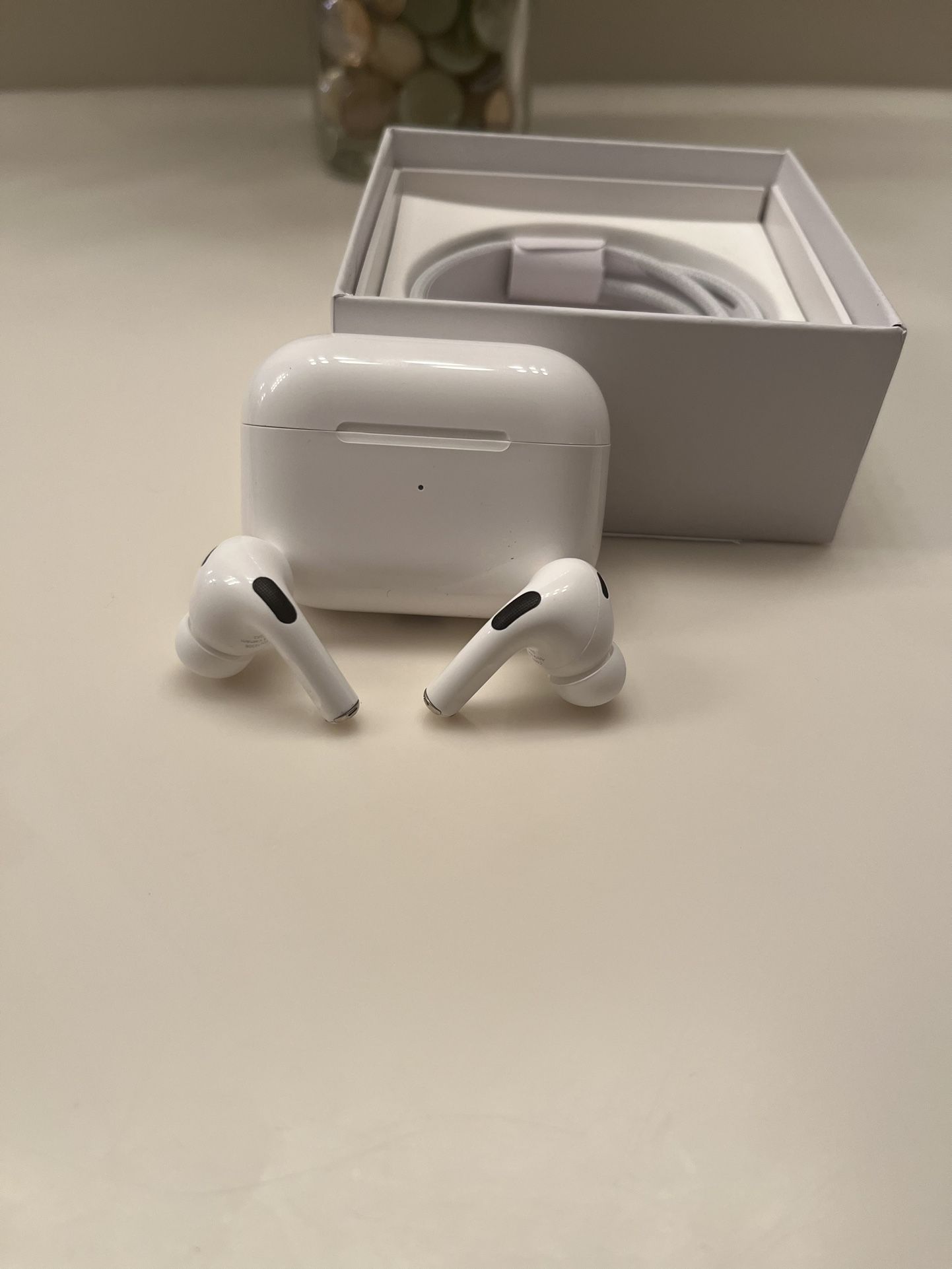 AirPods Pro 2nd Gen White Fast Charging Case READ DESCRIPTION