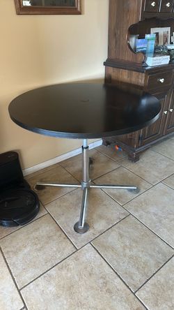 Adjustable Height Round Table