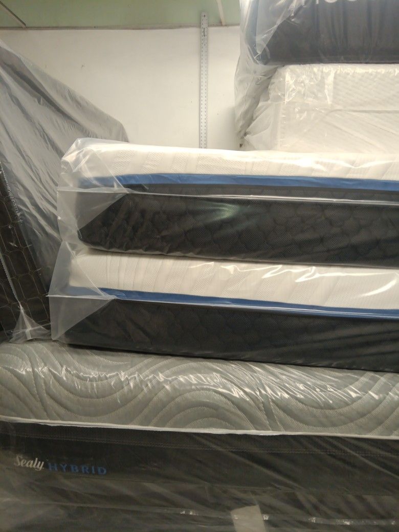 π₯π₯π₯ $209 Queen Memory Foam Mattress Only $209 π₯π₯π₯