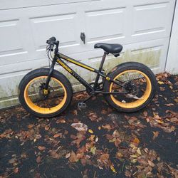 Mongoose Massif.fat Tires.