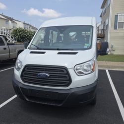 2016 Ford Transit 150 XLT with Medium Roof 10 Seat