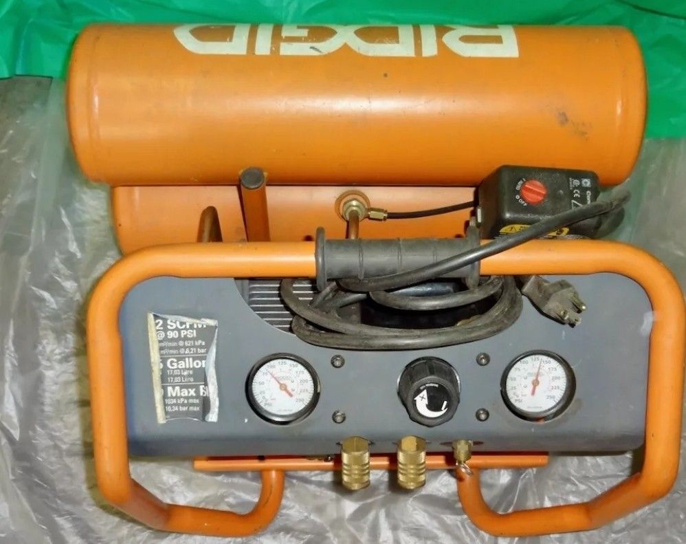 RIDGID Twin Stack Oil-Free 4.5 Gal Portable Air Compressor. Model OF45150