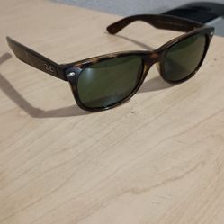 New Wayfarer ~ Ray-Ban Polarized Men's Sunglasses 