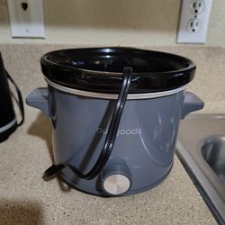 Small Blender, Juicer, Mini Crockpot 
