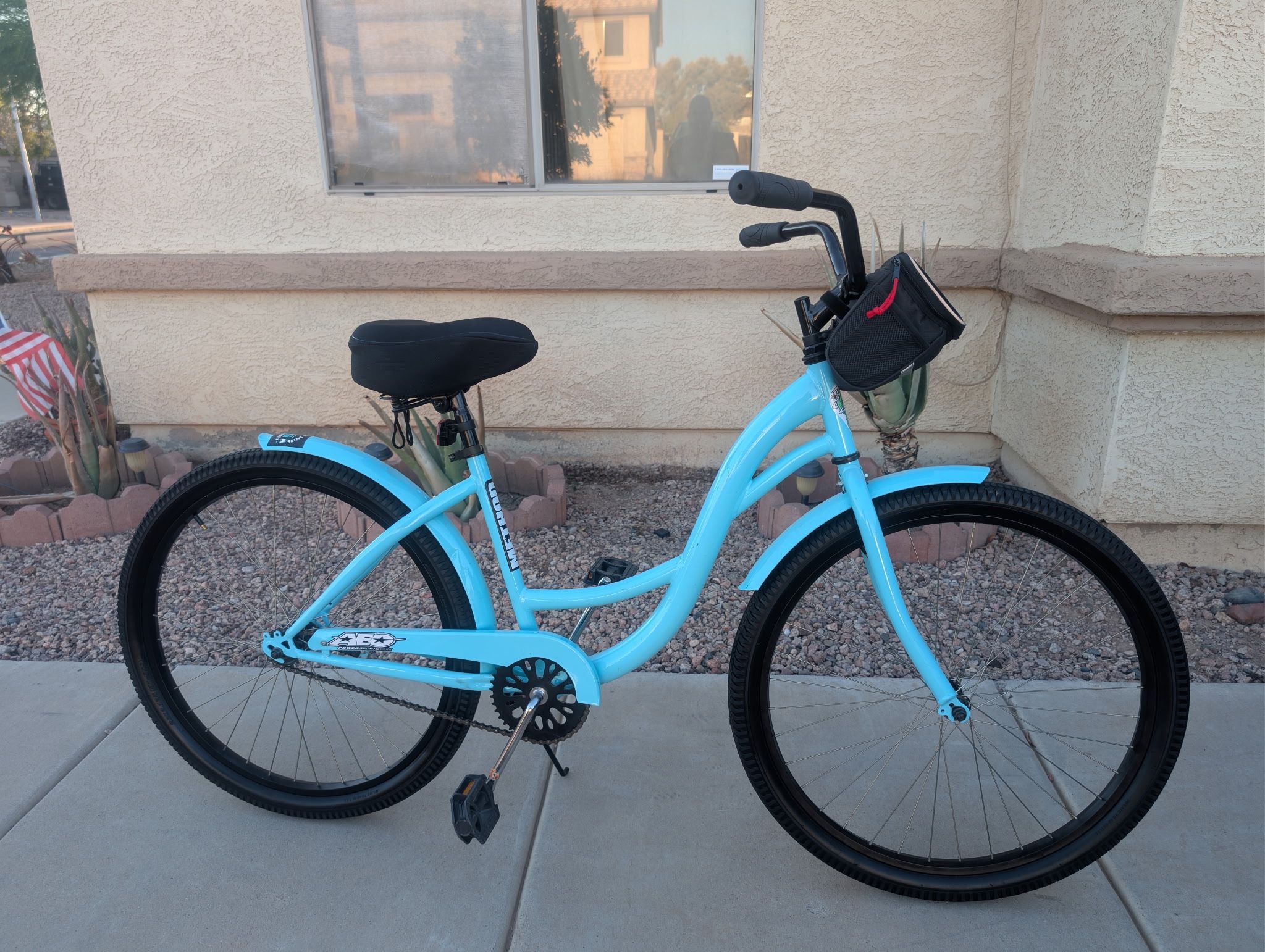 SCHWINN WOMENS BEACH CRUISER BIKE. (L) 26"x2.35. single Speed. EXCELLLENT CONDITION WITH FRESHLY TUNE UP ππΌ