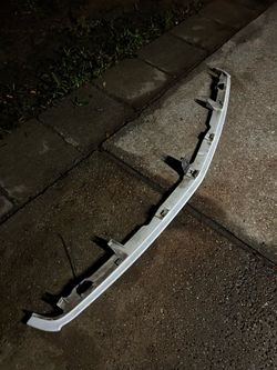Front bumper filler / 1999 Chevy
