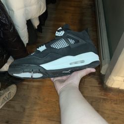 Jordan 4s