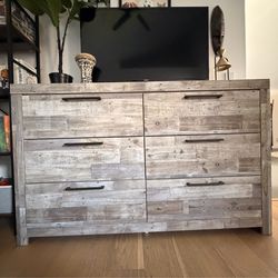 Modern Rustic 6-Drawer Dresser – Solid & Stylish