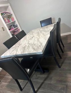 Dining Table and Chair Set