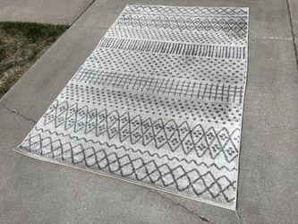 Vintage Gio Pattern Area Rug (5’x7’6”)