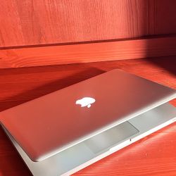 Apple MacBook Pro 13” I5/8GB/256GB SSD macOS 15.1 Sequoia $140