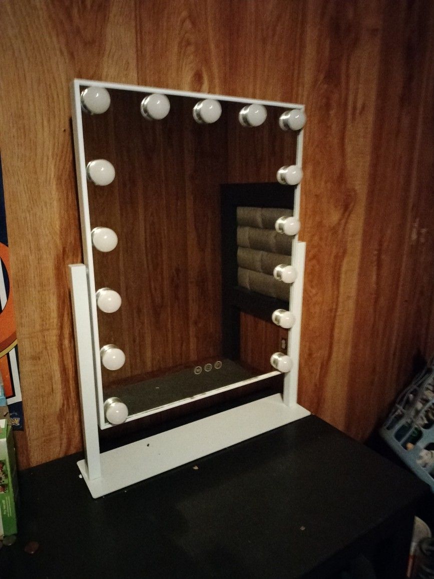 Vanity mirror 50$