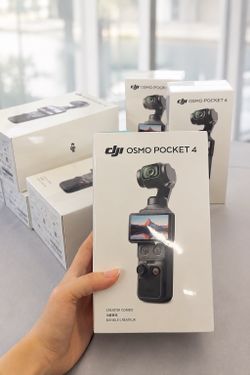 DJI Osmo Pocket 4 Creator Combo