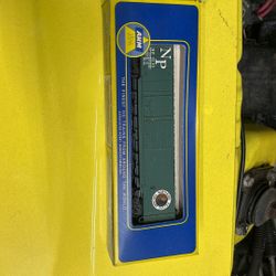 Ho Train Box Car Northern Pacific AHM