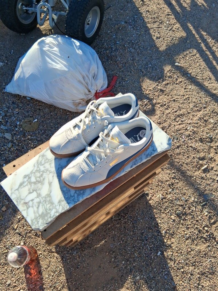 Puma 9 1/2 White And Blue