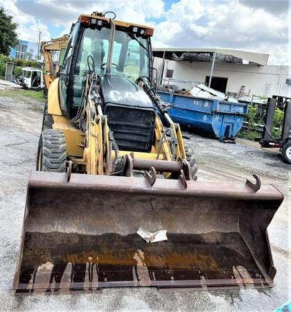 BACKHOE LOADER TRACTOR 4X4 CAT 520E WITH AC