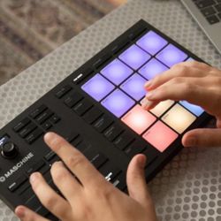 Native Instruments Maschine Mikro Mk3 Drum Controller