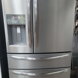 Frigidaire Counter Depth Refrigerator With Water And Ice
