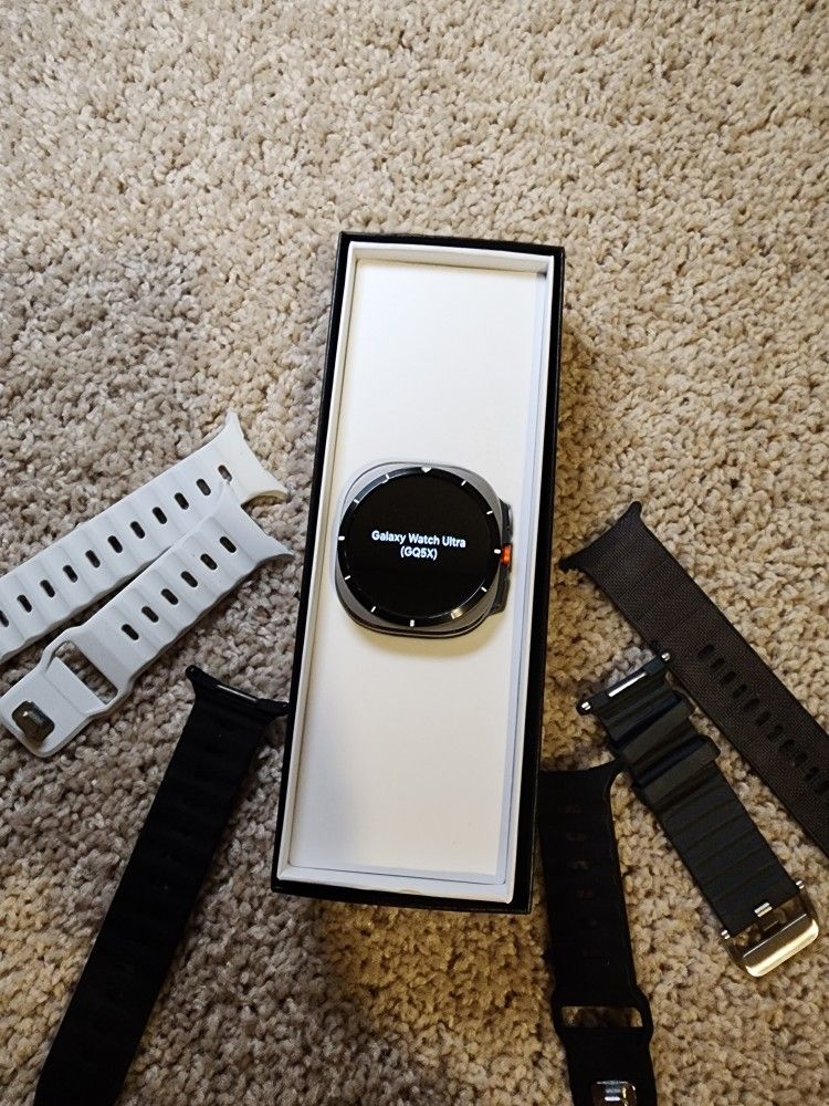 Samsung Galaxy Watch Ultra Titanium Silver with PeakForm Band