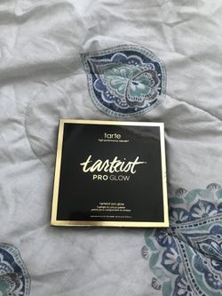 Tartist Pro Glow highlight and contour pallet BRAND NEW