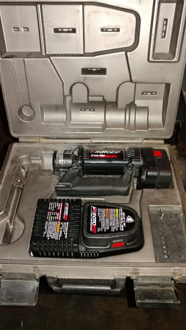 ROTOZIP TOOL CORPORATION AND 100138 BATTERY CHARGER