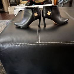 Ladies 6 1/2 Vince Camuto Ankle Boots