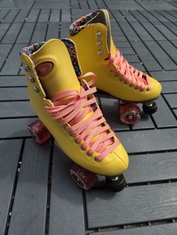 Yellow Moxi Beach Bunny Roller Skates – Moxi Size 7 – Like New
