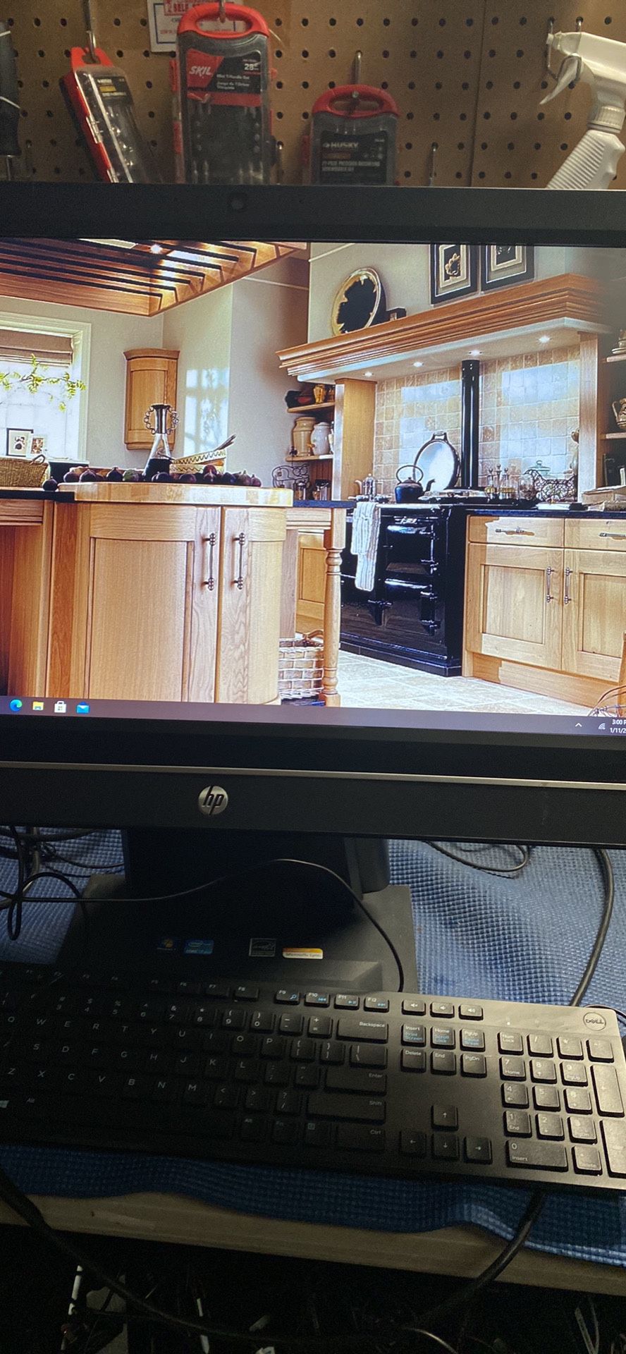 All In One Hp Touch Screen i7 23”-24” Window 10 With Universal Wire Keyboard And Universal Wire Mouse