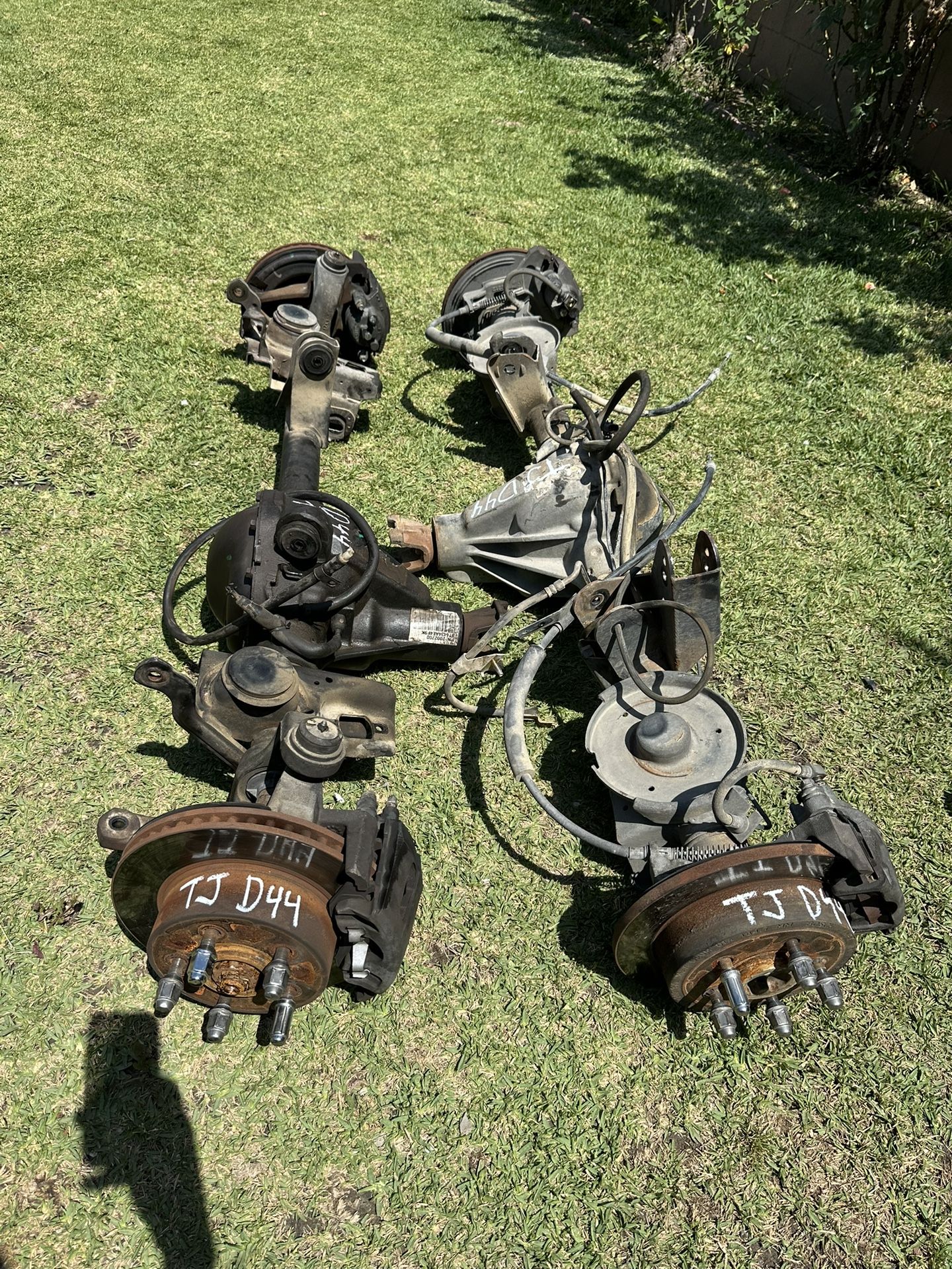 Jeep Wrangler TJ Oem Rubicon Dana 44 Axles 97-06 4.10 Gears Pair With Lockers