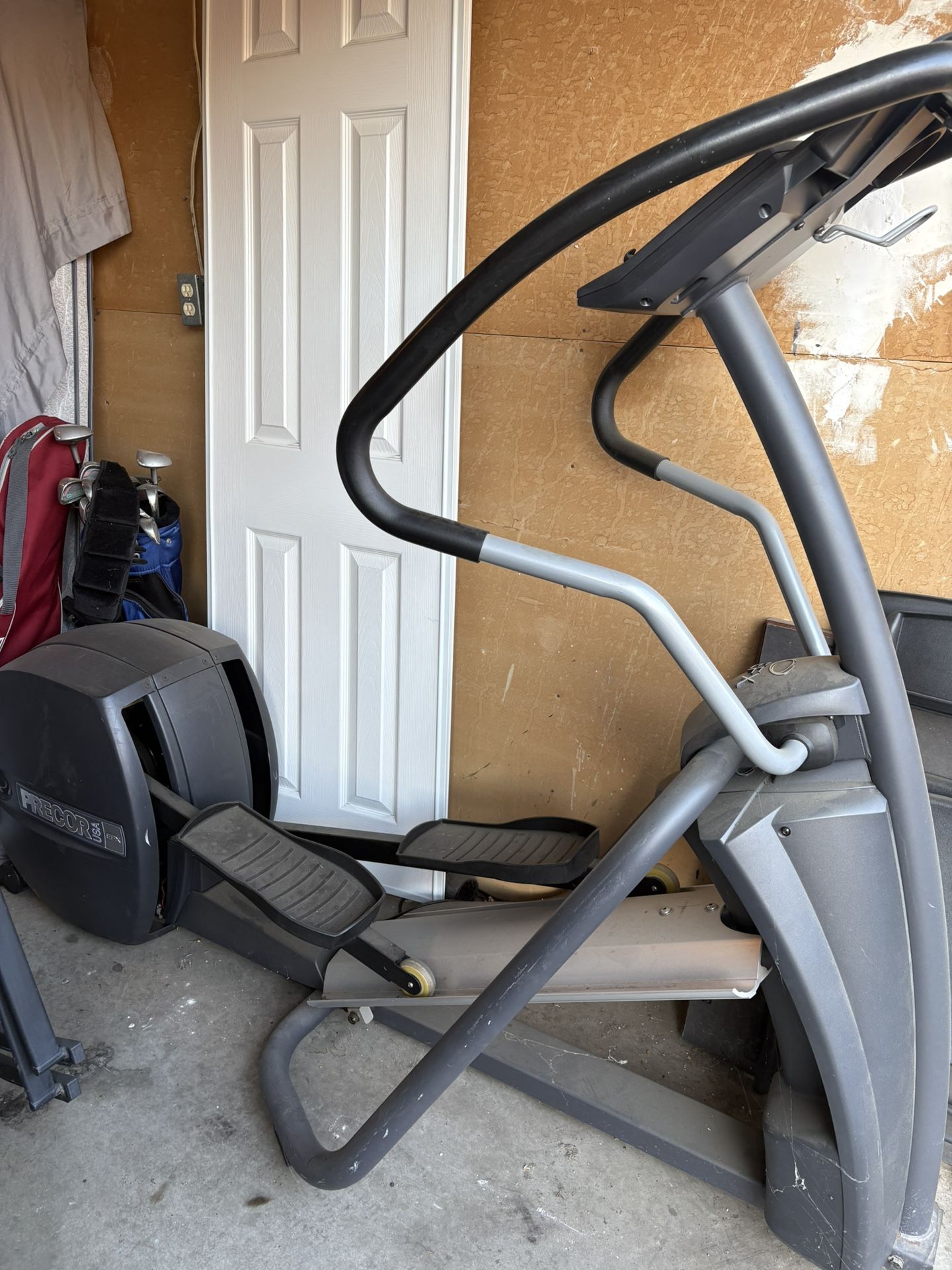Precor EFX 5.23 Rear Drive Elliptical Trainer