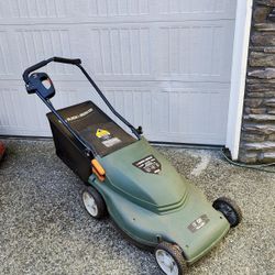 Black & Decker Electric Mower with rear bag