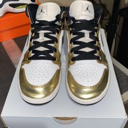 Jordan 1 Mid Metallic Gold Black White 