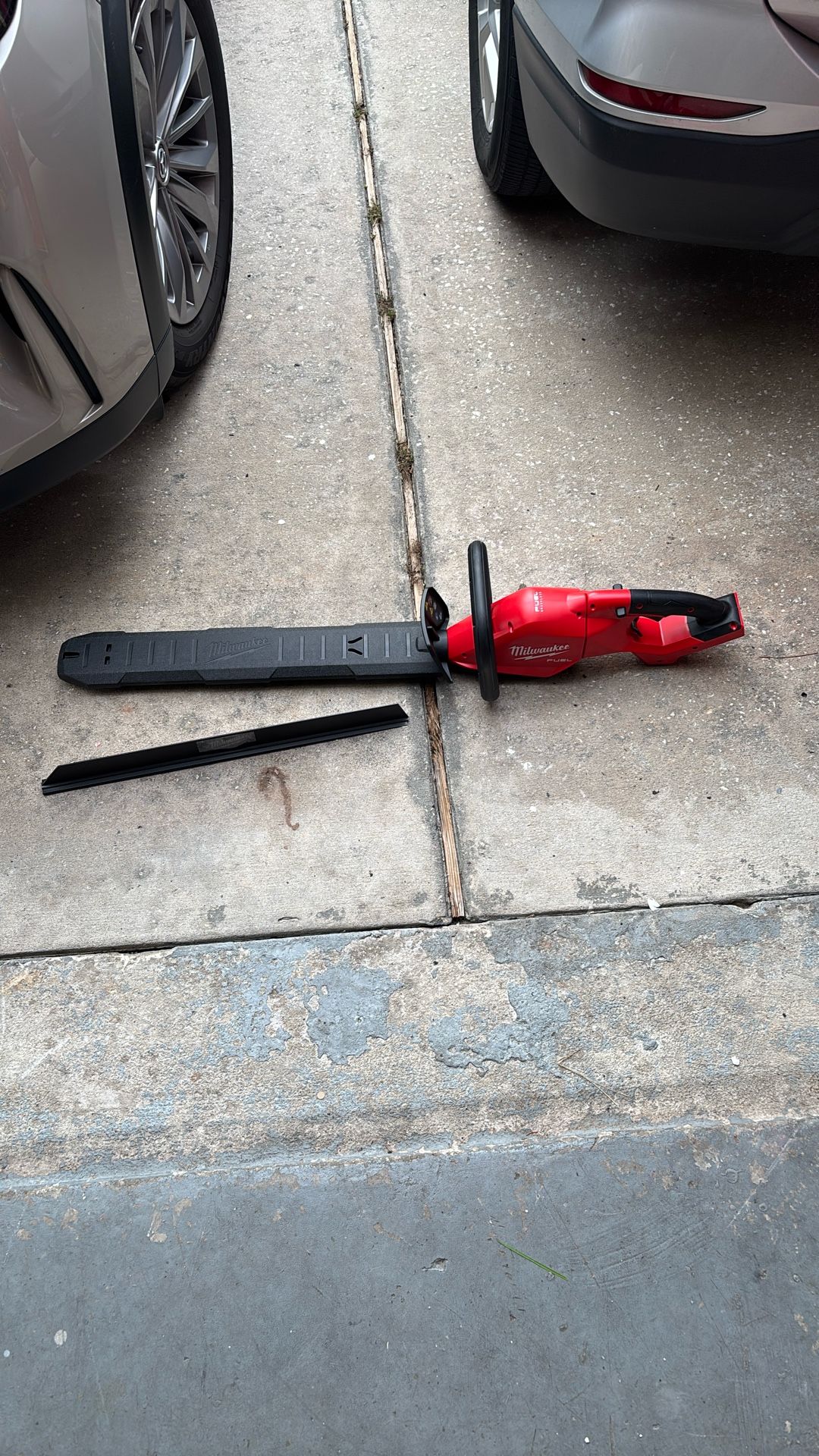 Milwaukee 3033-20 24” Hedge Trimmer