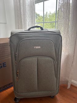 London Fog Large Softside Spinner Luggage